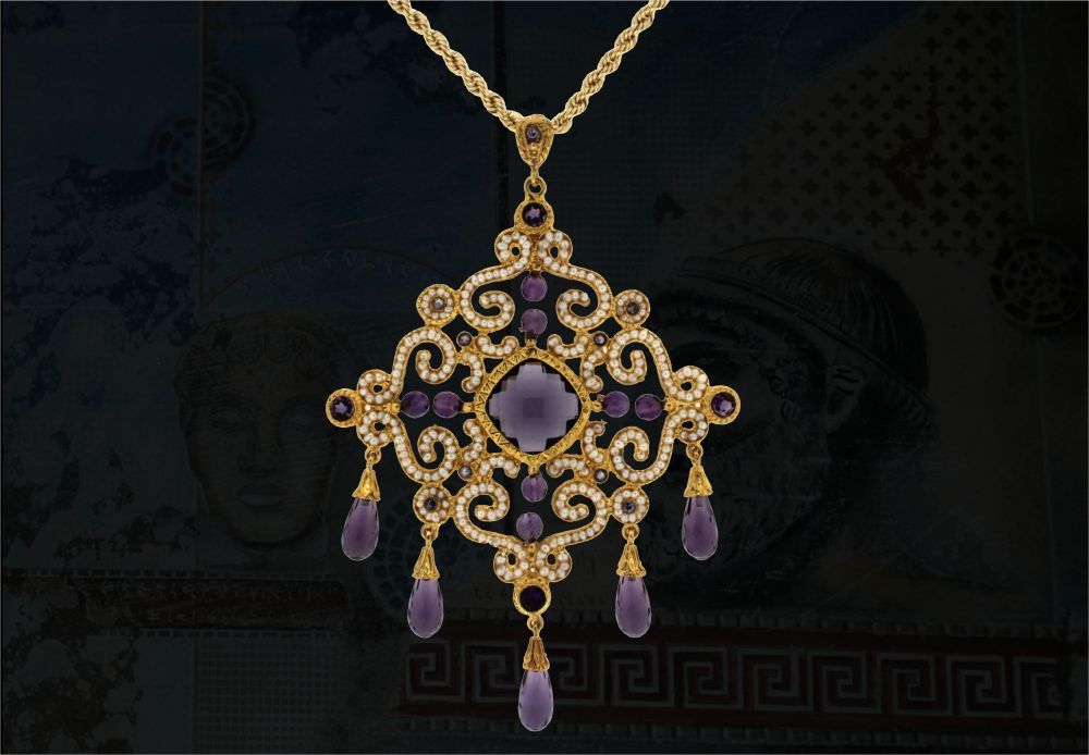 Collier in oro realizzato interamente a mano in stile Bizantino. sono state infilate micro perline scaramazze e incastonate pietre di ametiste
