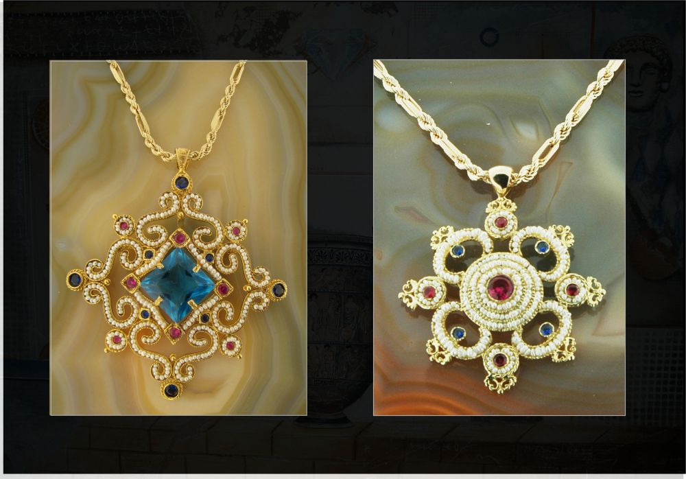Collier in oro realizzati interamente a mano in stile bizantino. Sono state infilate micro perline scaramazze e incastonate pietre di colore. (2)